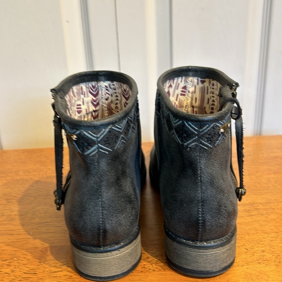 Roxy Sita Embroidered Booties - Picture 4 of 10